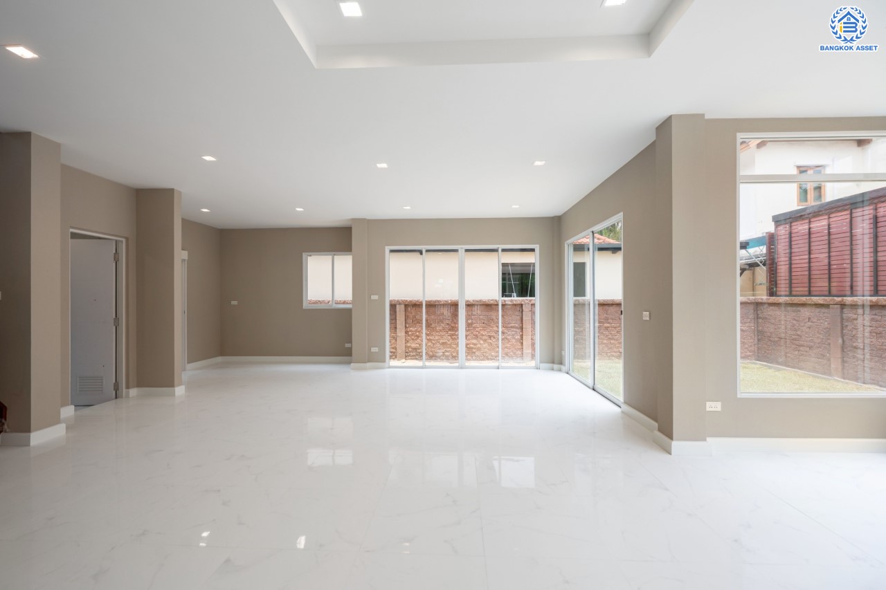 บ้านมือสองตกแต่งใหม่ ม.ลัดดารมย์ วัชรพล แบรนด์ Q.House เนื้อที่ 70.1 ตร.ว. ฟังก์ชัน 3 ห้องนอน 3 ห้องน้ำ จอดรถได้ 2 คัน Facilities ครบครัน บนทำเลเชื่อมต่อหลายเส้นทาง ถ.รามอินทรา ถ.สายไหม และถ.พหลโยธิน ใกล้สนามบินดอนเมือง ทางด่วน "ศรีรัช" และ เซ็นทรัลรามอินทรา...